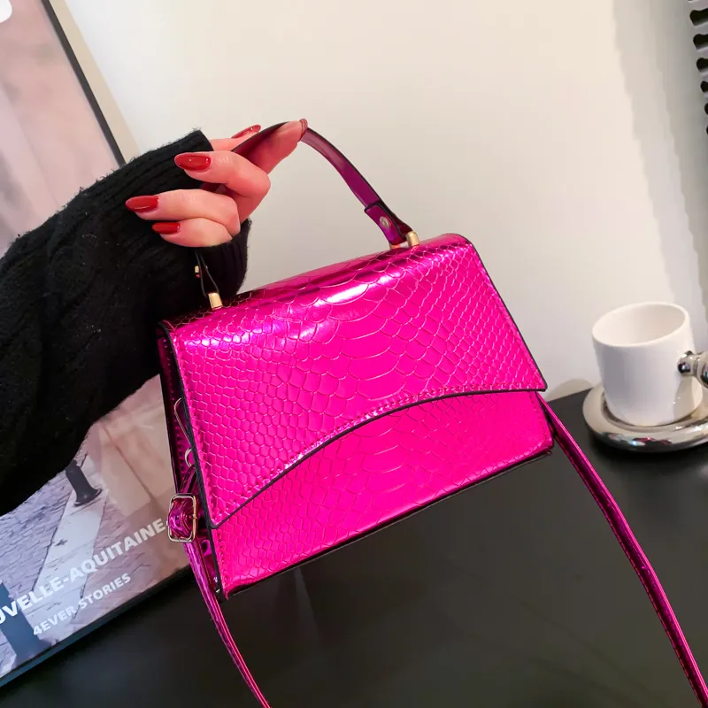 Women's shoulder strap bag